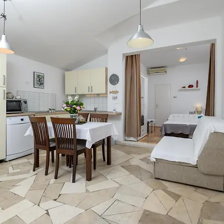 Pe-ma Apartment